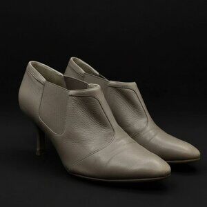 Manolo Blahnik Kitten Heel Pointed Toe Elastic Sides Ankle Boots Size 36.5